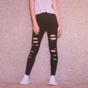 Alo yoga high waisted Ripped Warrior legging